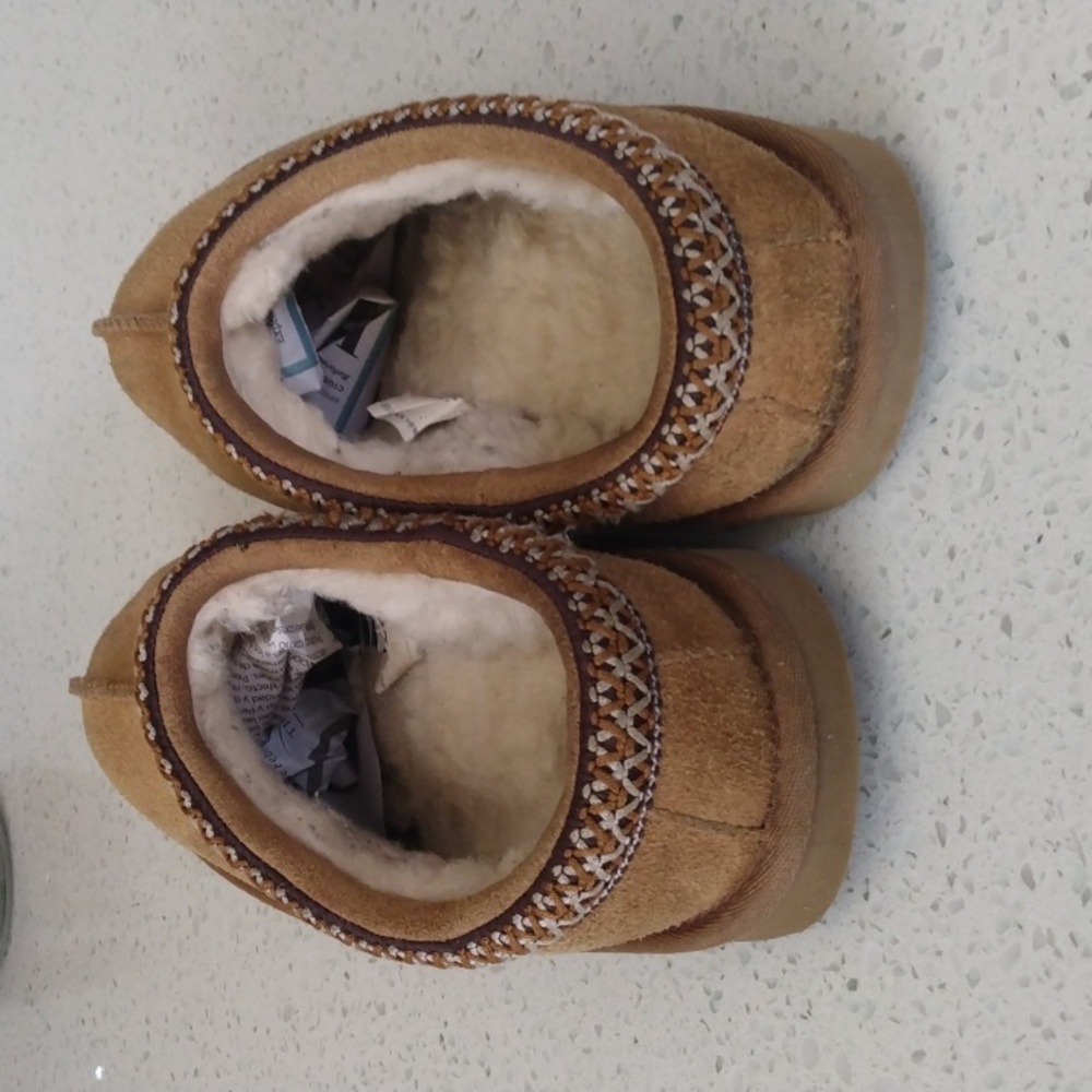 Tasman Slippers - Picture 3 of 12